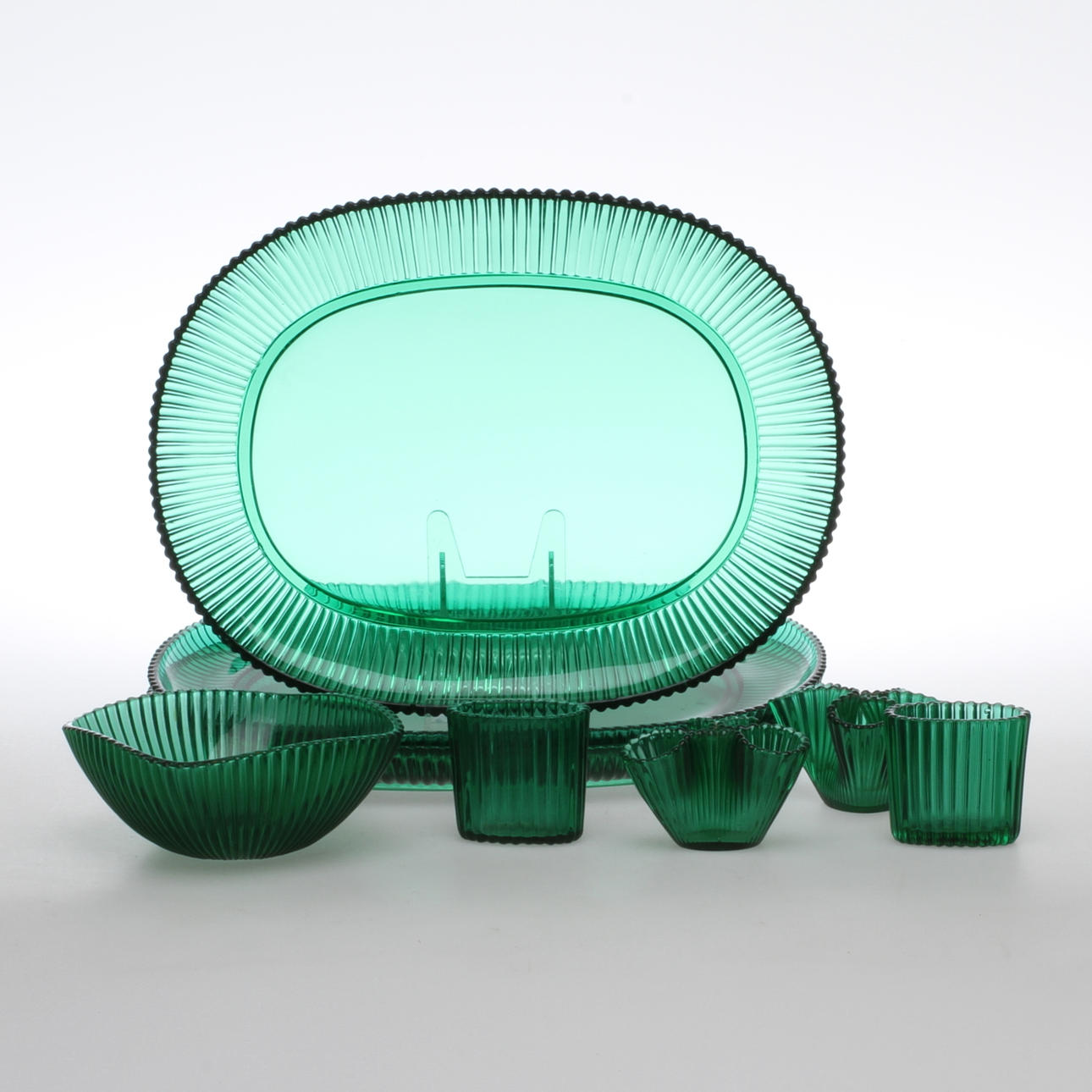 PARTI GLAS, 8 delar, "Reffla" Arthur Percy, Gullaskruf, bland annat hummertallrikar, 1900-tal.