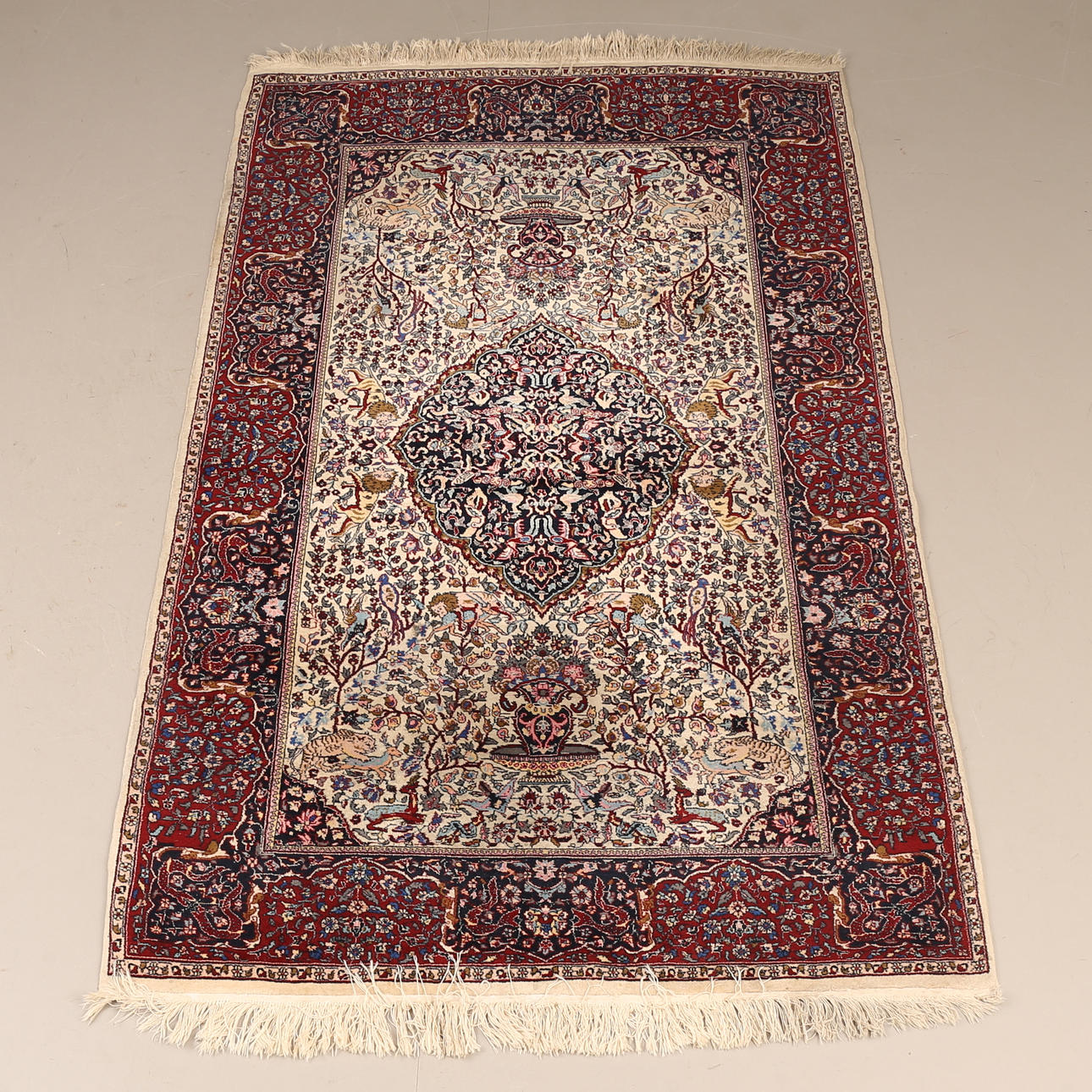 A CARPET, oriental, ca 235 x 141 cm.