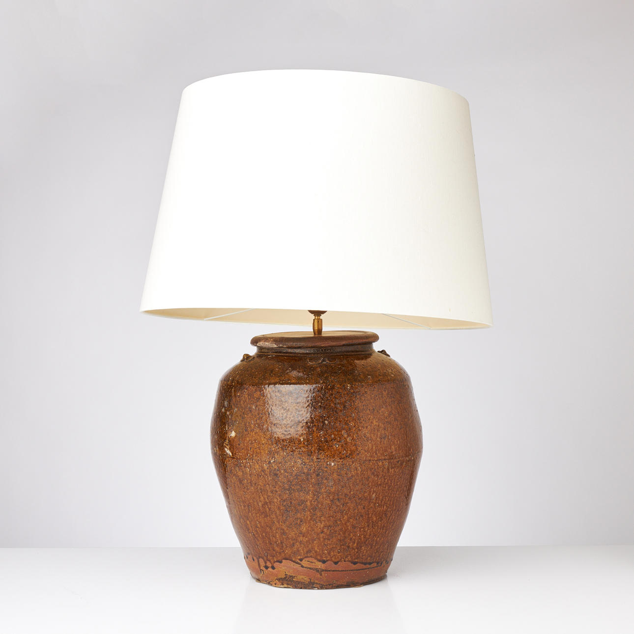 TABLE LAMP, Contemporary, frame in glazed earthenware, screen in textile.