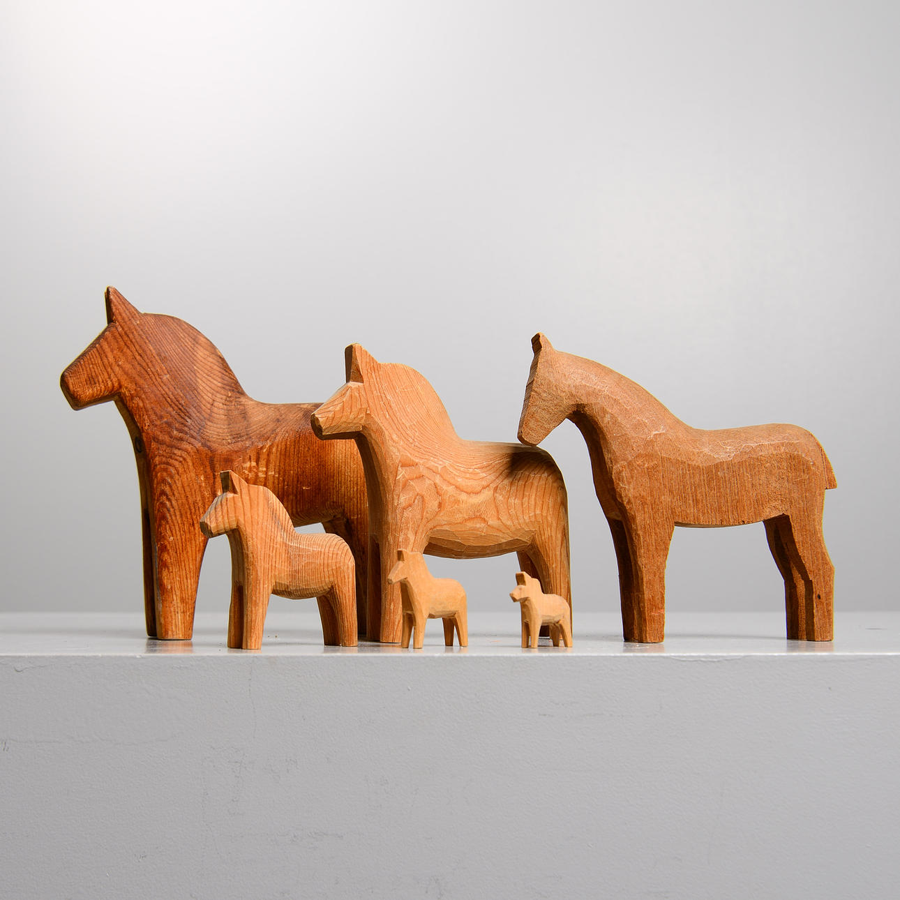 DALAHÄSTAR, 6 st, omålat trä.
