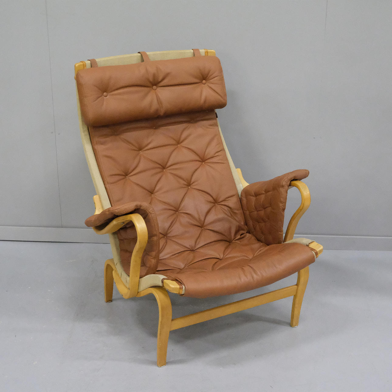 BRUNO MATHSSON. FÅTÖLJ. "PERNILLA". FÖR DUX.