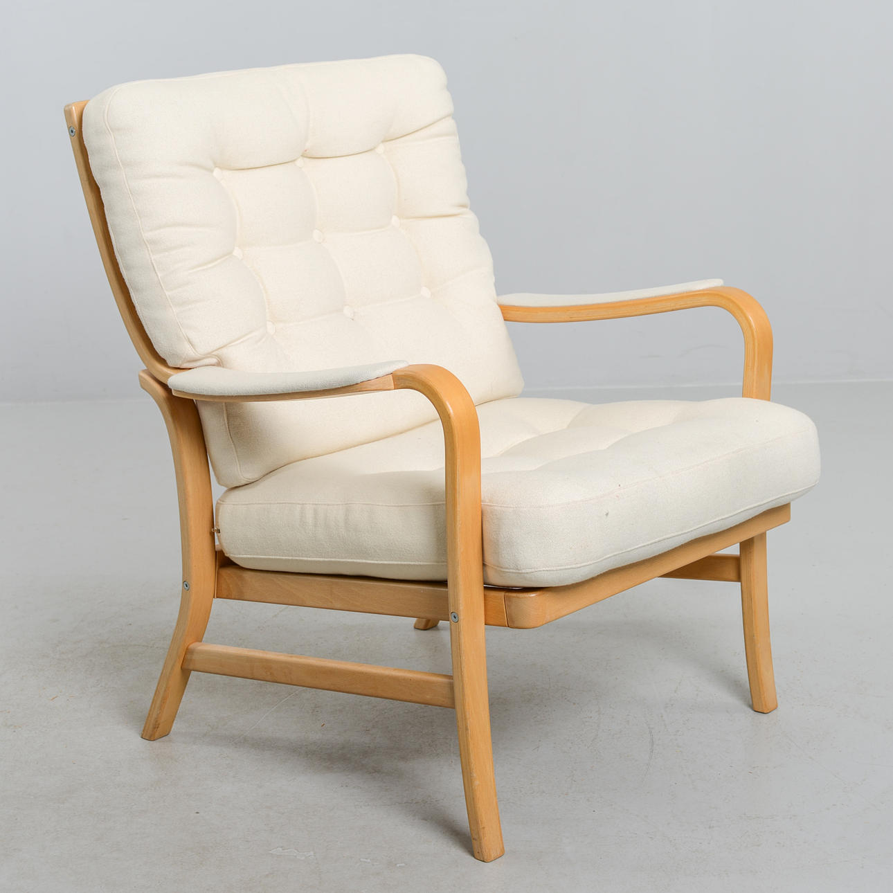 Ein Sessel aus Eichenholz, letzte Hälfte des 20. Jahrhunderts.