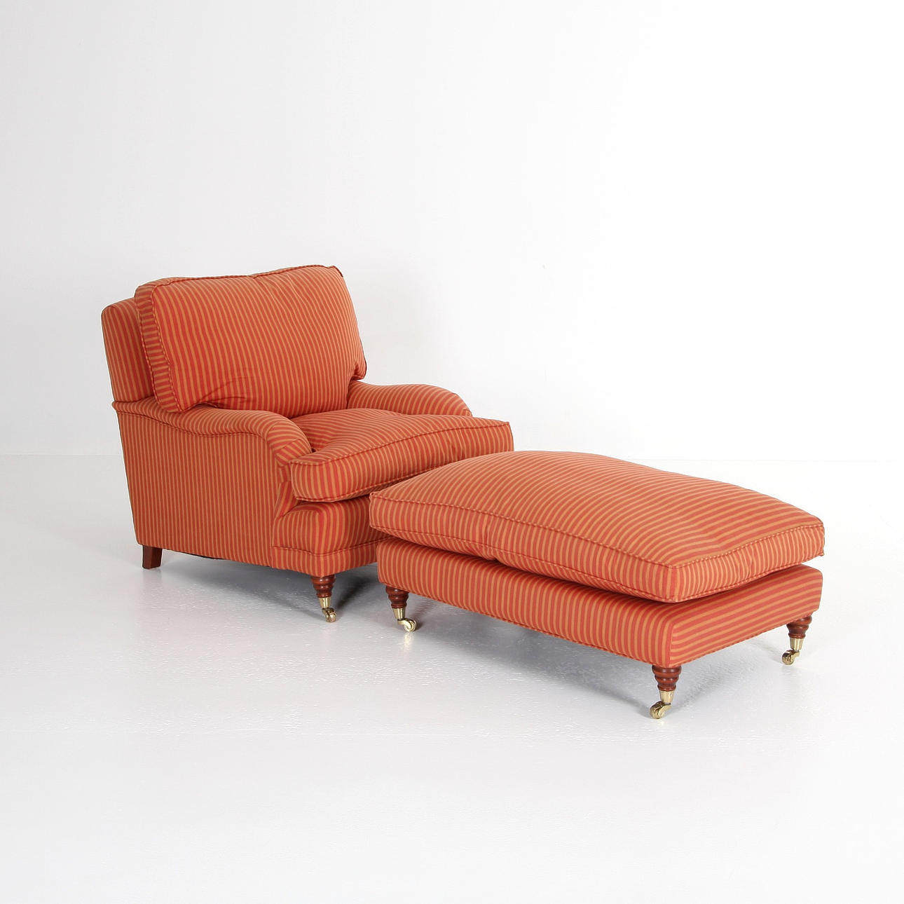 SESSEL MIT FUSSBANK, Modell Howard.