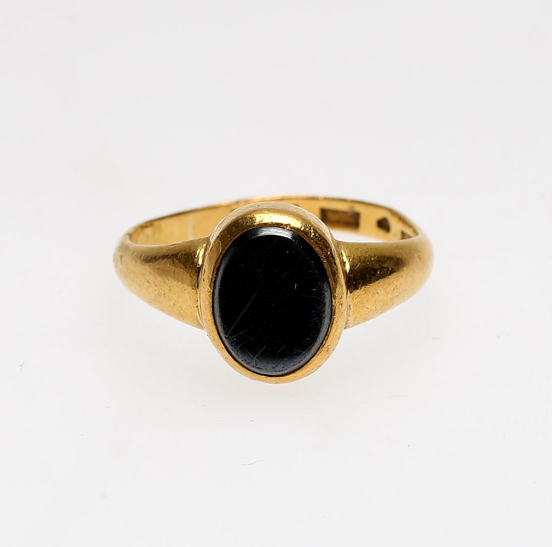 RING, 23k guld med hematit.