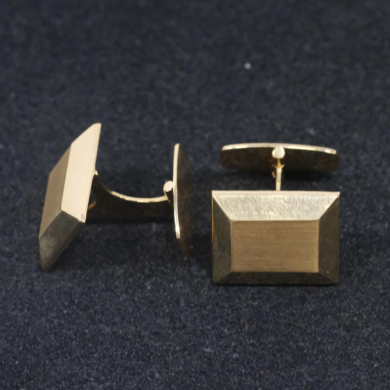 CUFFLINKS, ONE PAIR, 18K GOLD.