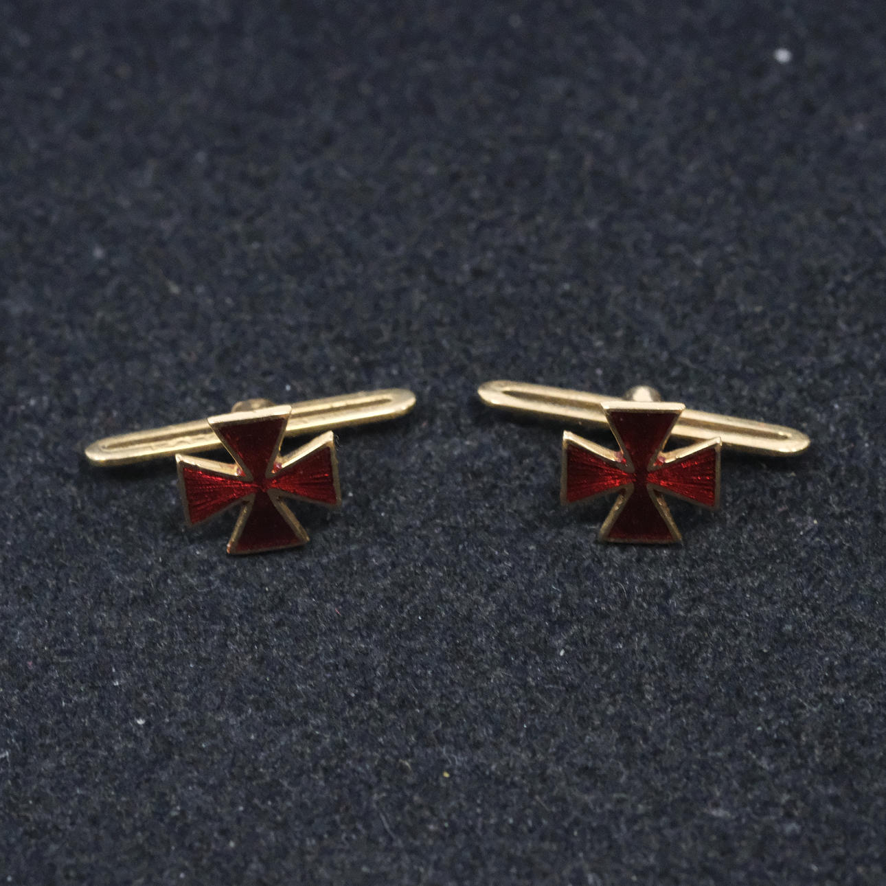 SHIRT BUTTONS, ONE PAIR, 18K GOLD.