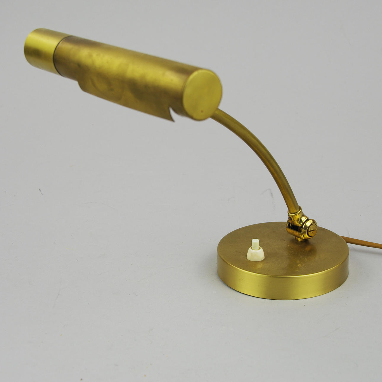 PIANOLAMPA, mässing, 1900-talets mitt.