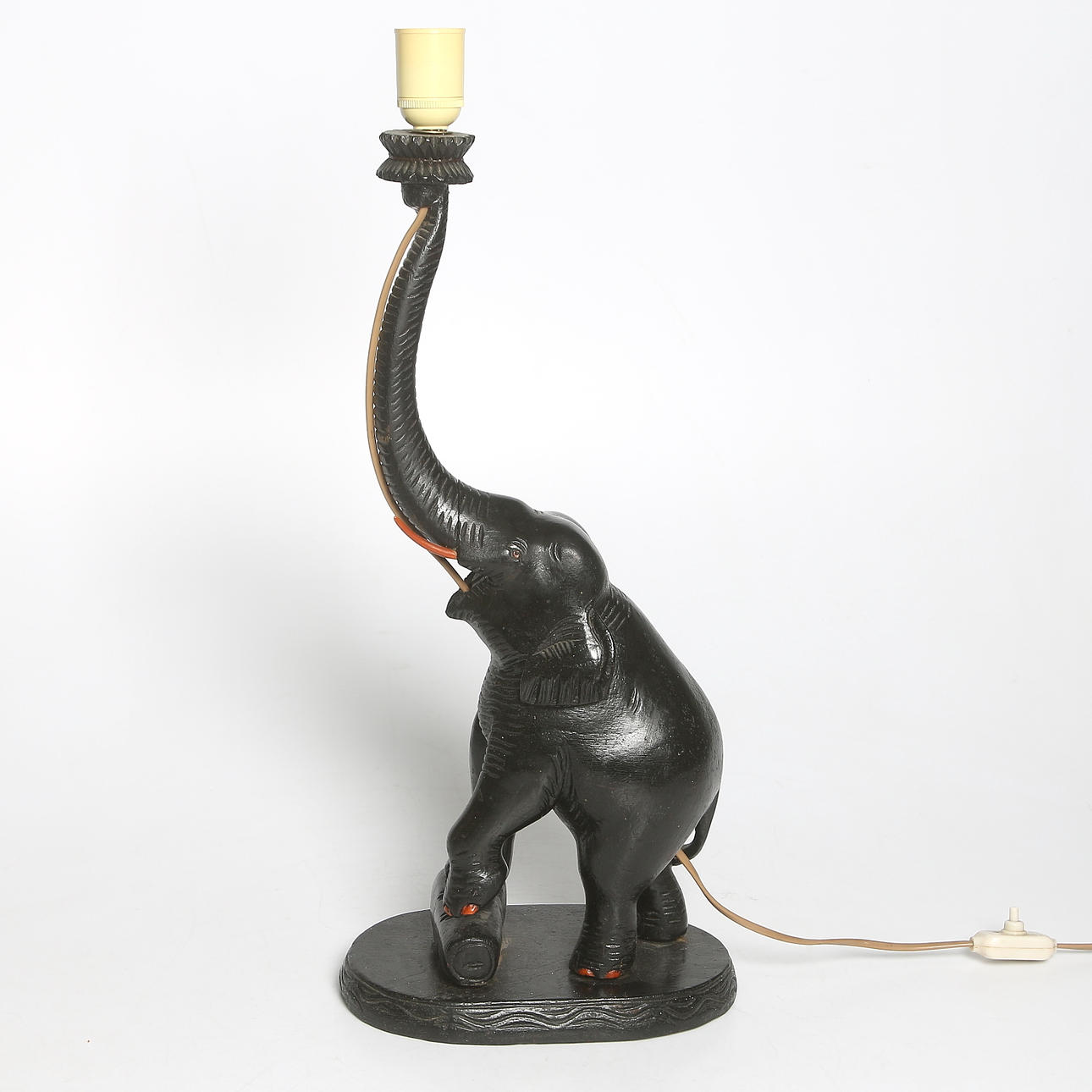 BORDSLAMPA, trä, elefant, 1900-talets mitt.