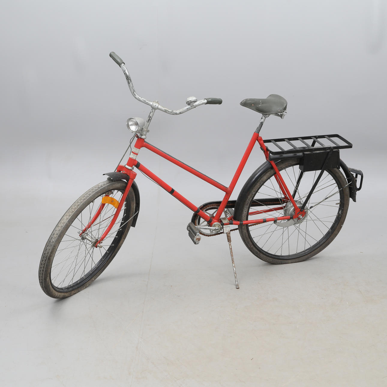 BICICLETA, lacada en rojo.