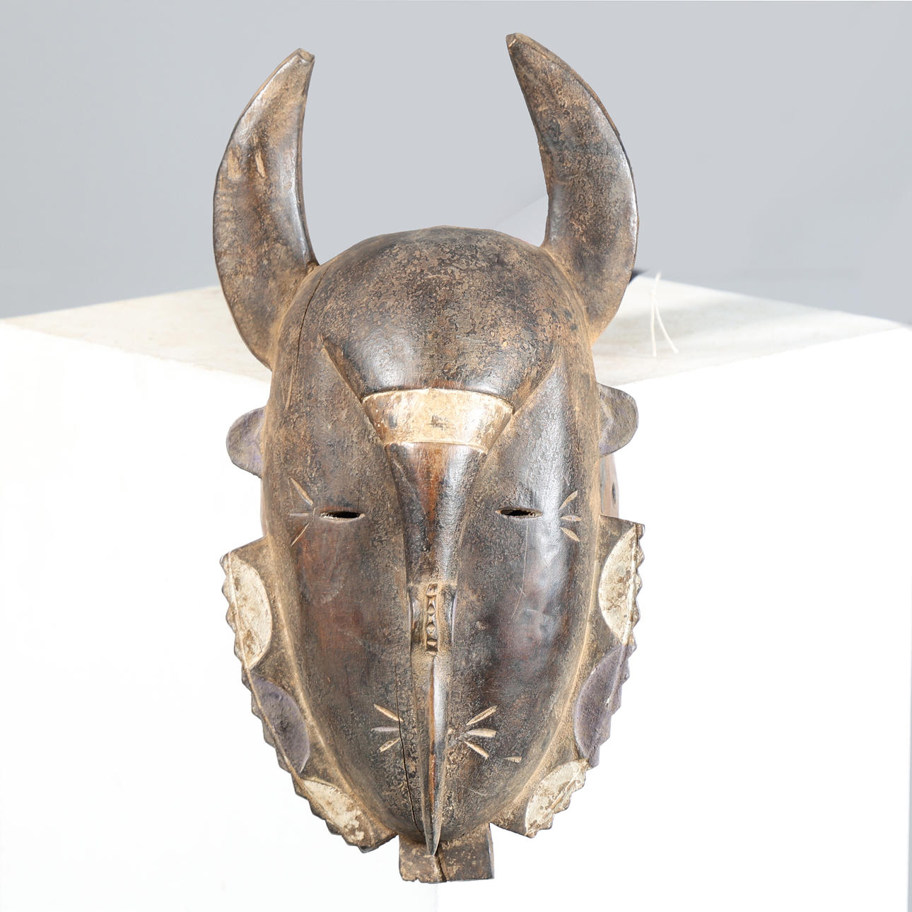 PORTRAITMASKE MIT BAULEMOTIV, ELFENBEINKÜSTE/ELFENBEINKÜSTE.