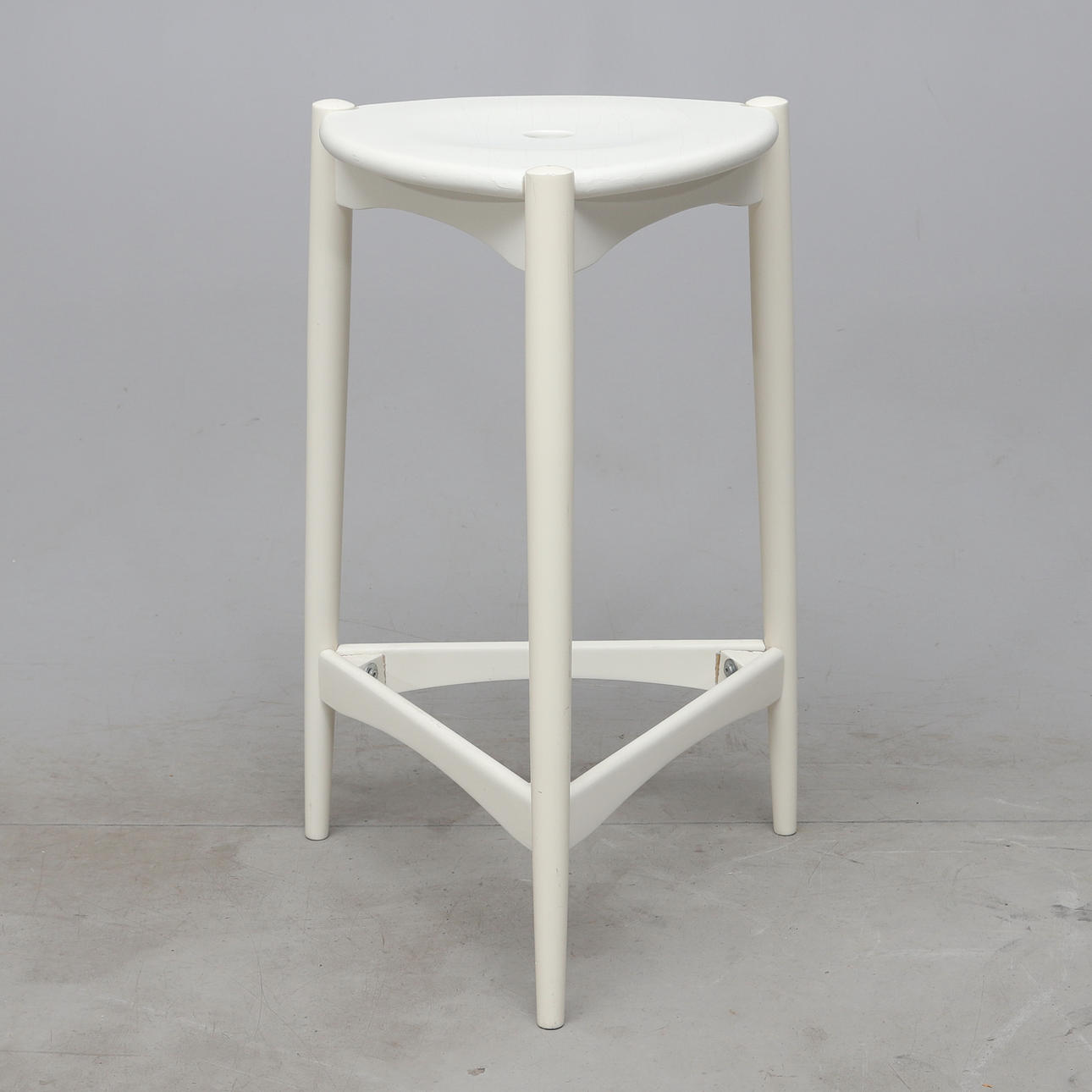 A 1900/2000 century painted wood stool.