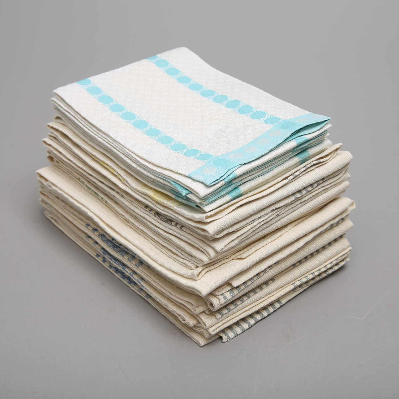 LINNEHANDDUKAR, 19 st, 4 modeller.