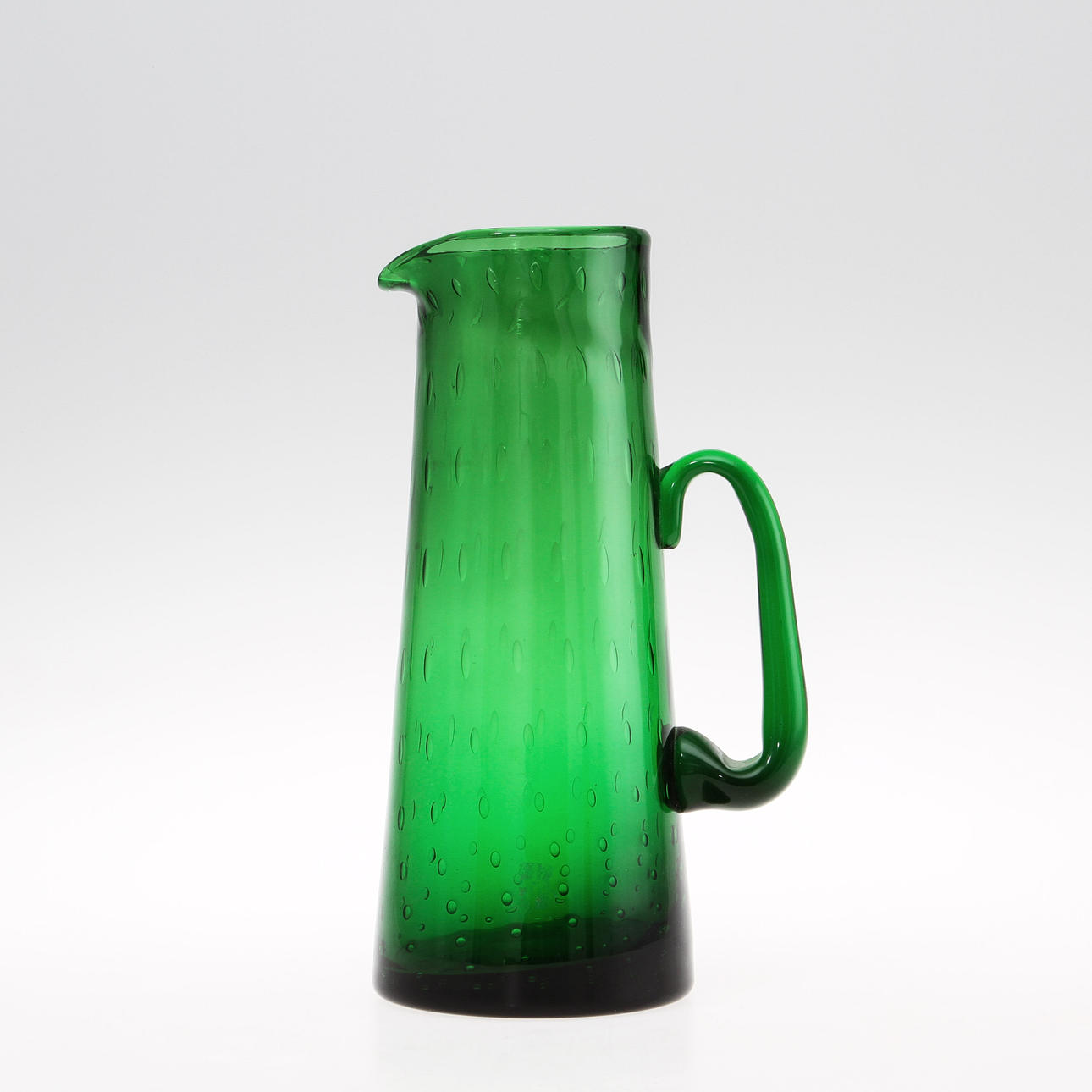 KANNA, gröntonad glasmassa med dekor av luftblåsor.