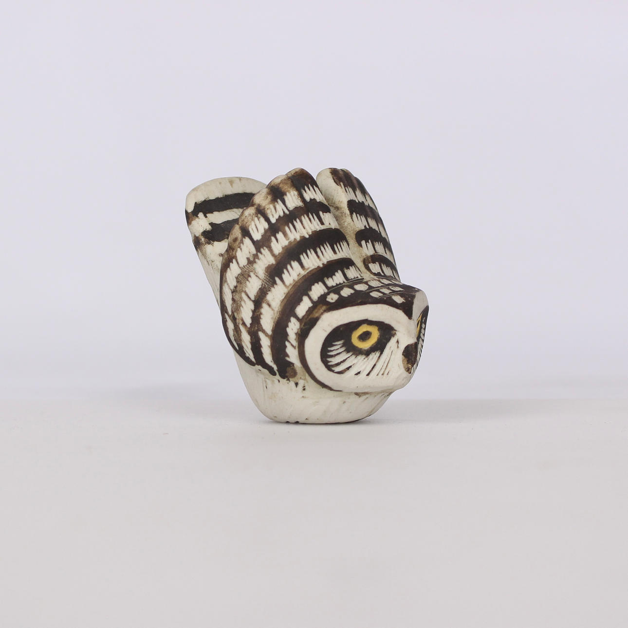 EDWARD LINDAHL. Eule, „Burr“ Gustavsberg, Studiohanden, signiert.