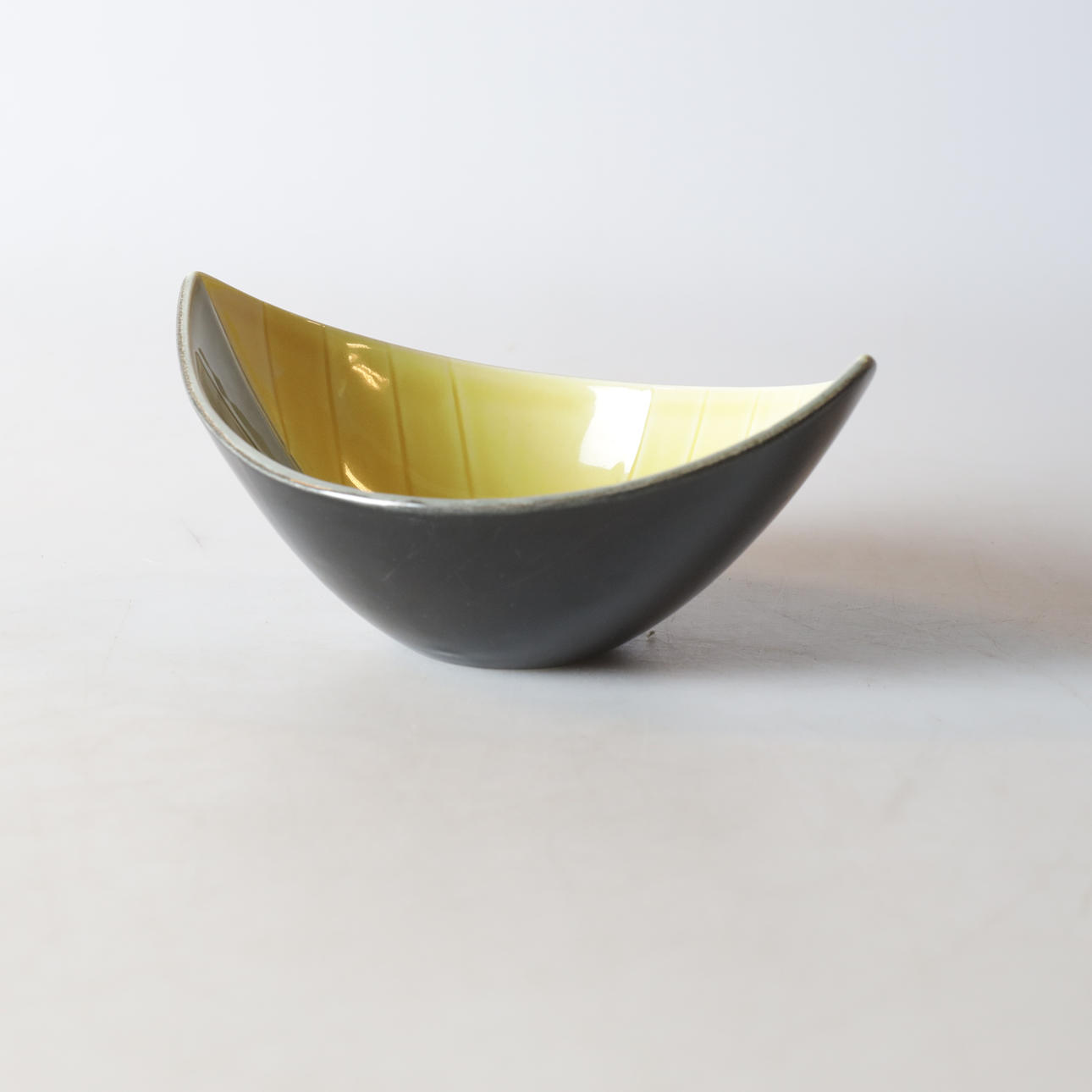 CARL-HARRY STÅLHANE. Schale, „California“, Rörstrand.