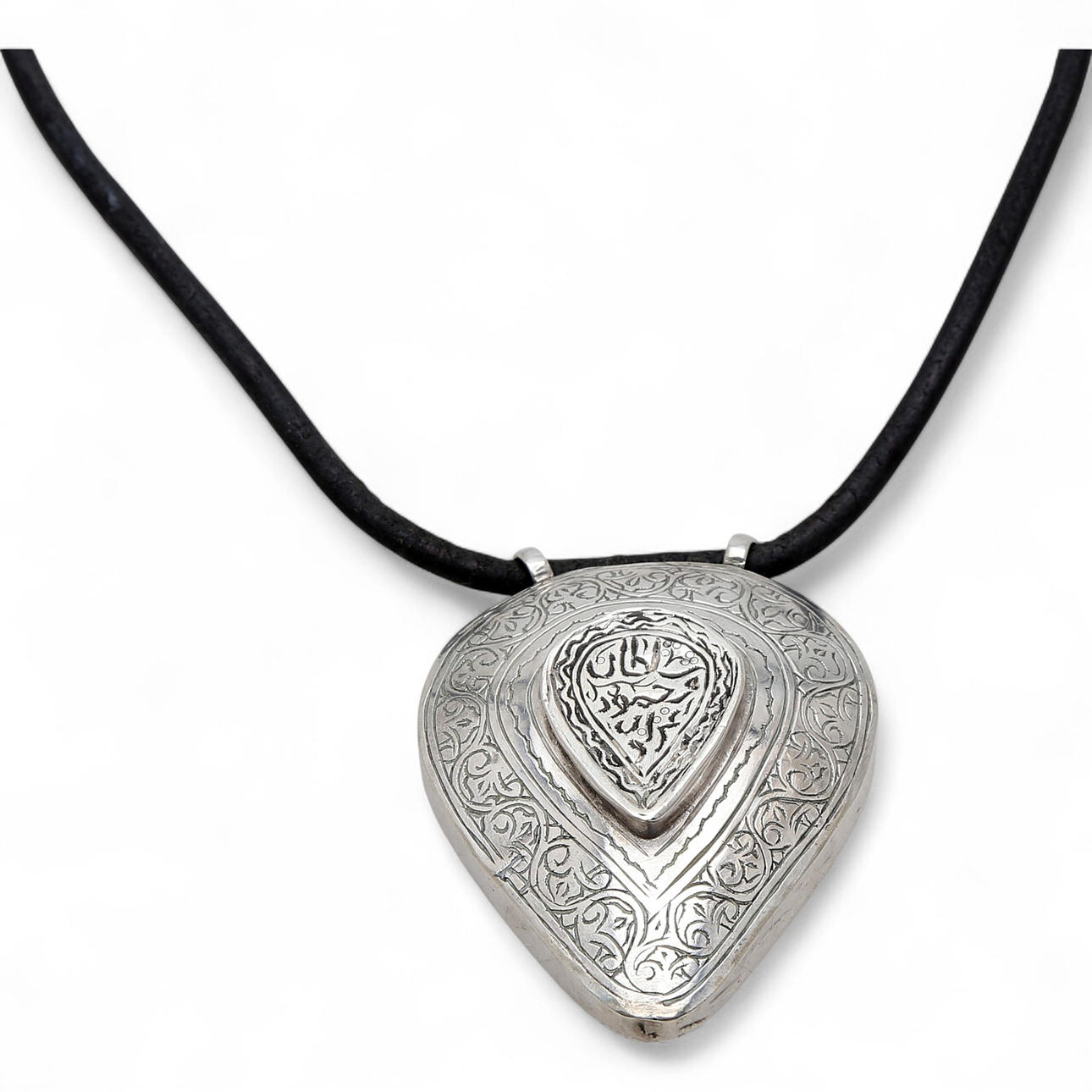 Sandsynligvis tyrkisk sølv vedhæng.