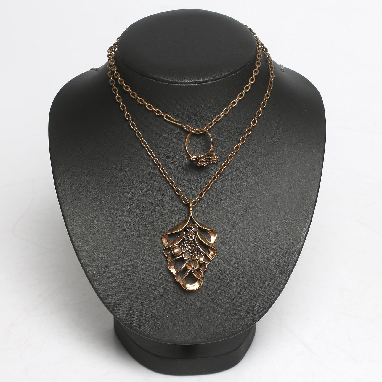 HALSBAND och RING, 2 delar, brons, bl.a. Pentti Sarpeneva.