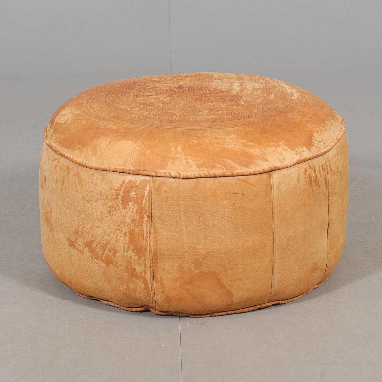 SITTPUFF, skinn, 1900-tal.