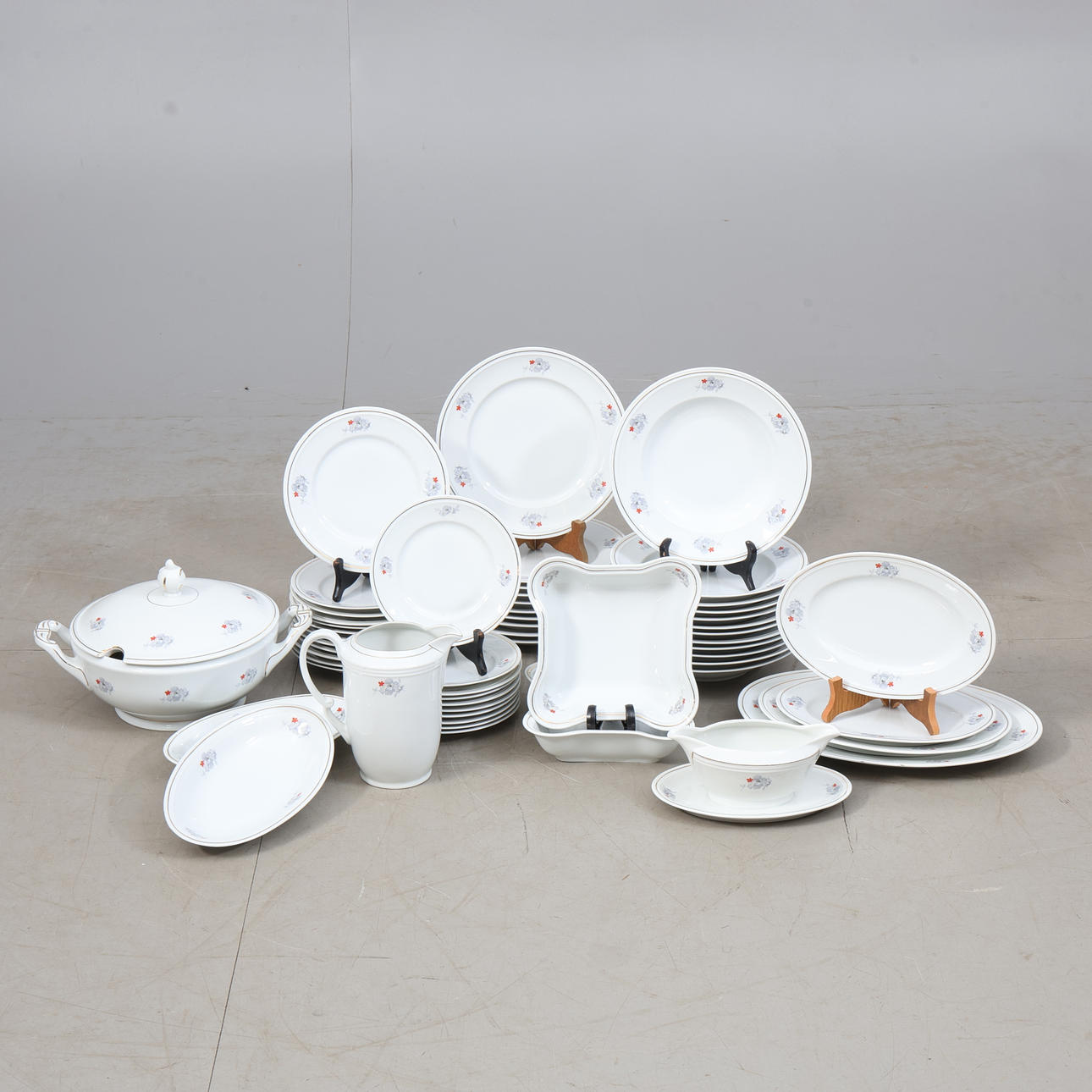 DINNERWARE PARTS, 54 pieces, Porcelain, Import.