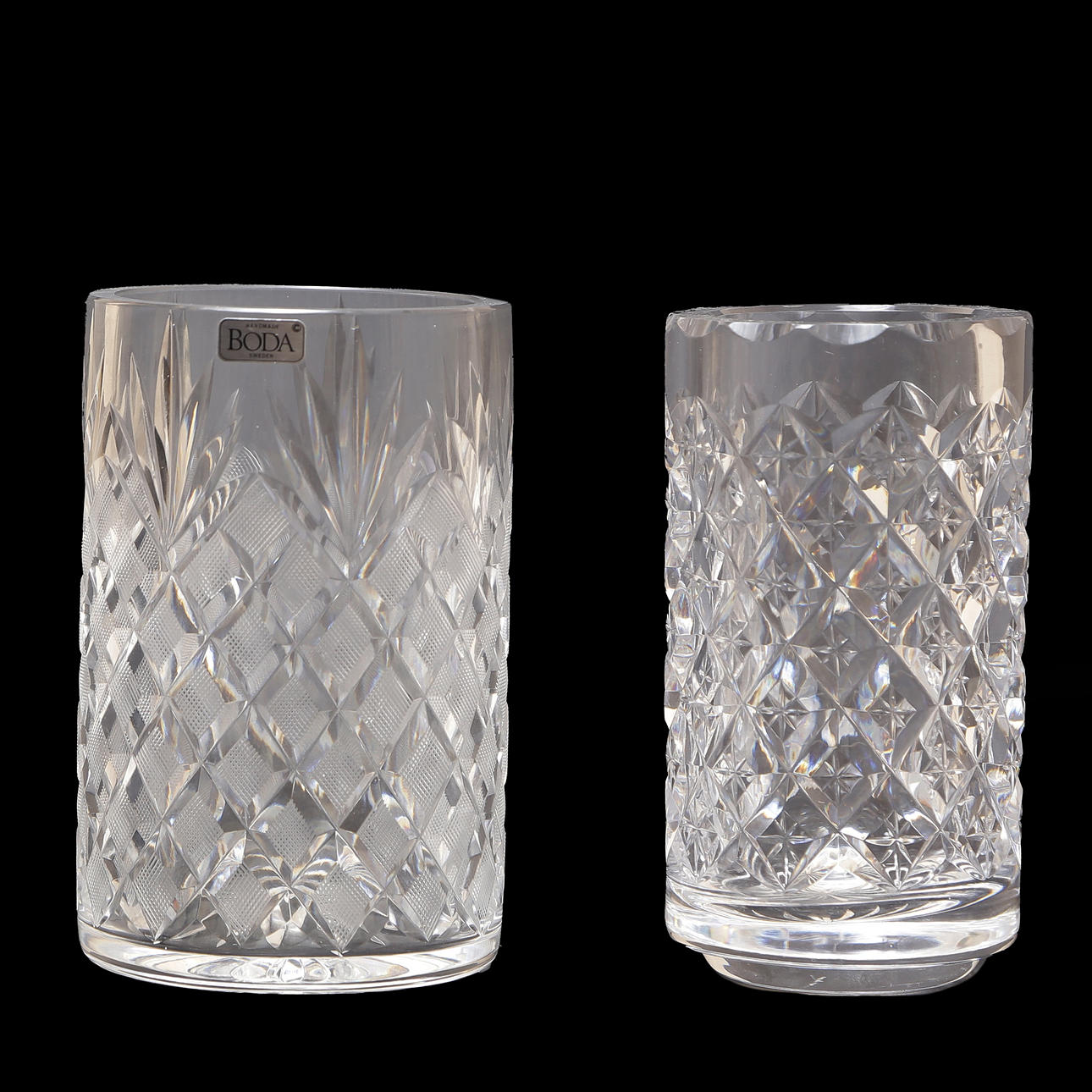 2 VASES, CHECKERED DECOR, BODA.