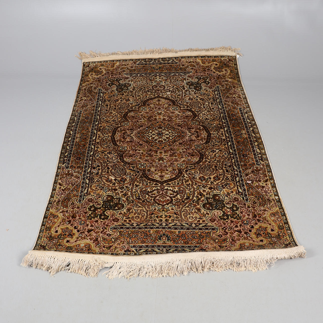 KASHMIR-SILKKIPAALATTU MATTO.