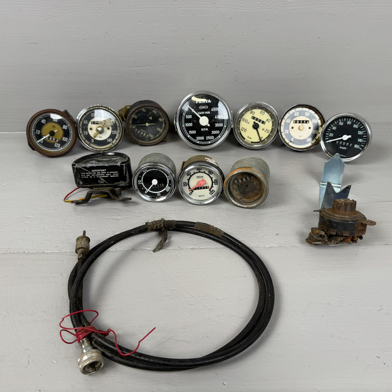 SPEEDOMETER, inter alia vdo, smiths, penta, 11pcs, 20th century.