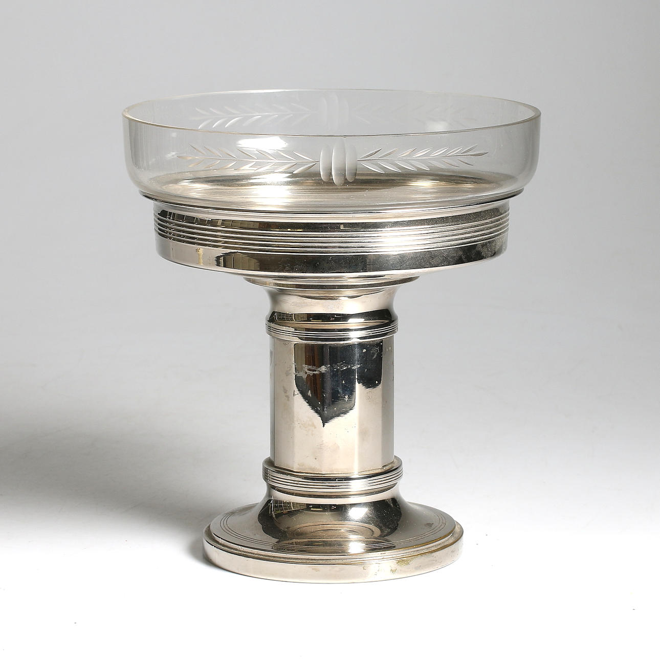 BORDSUPPSATS, nysilver och glas, omkring sekelskiftet 18/1900.