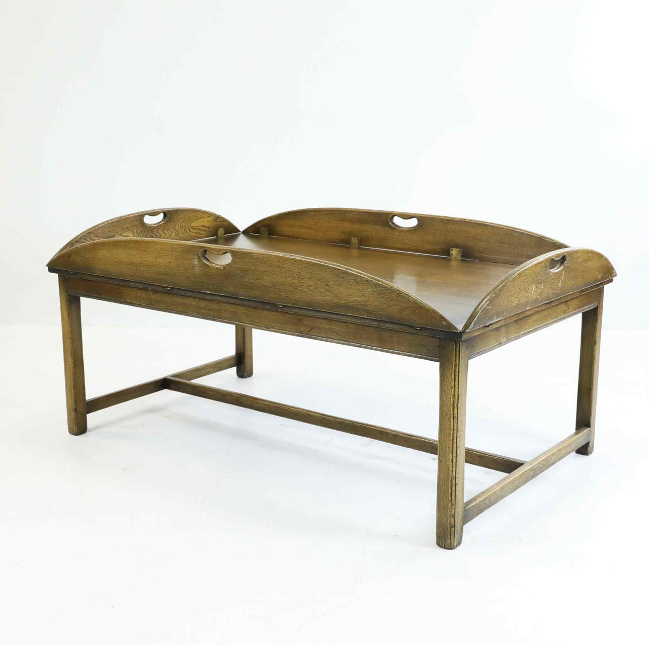 BUTLERS TRAY SOFABORD, egetræ, 20. århundrede.