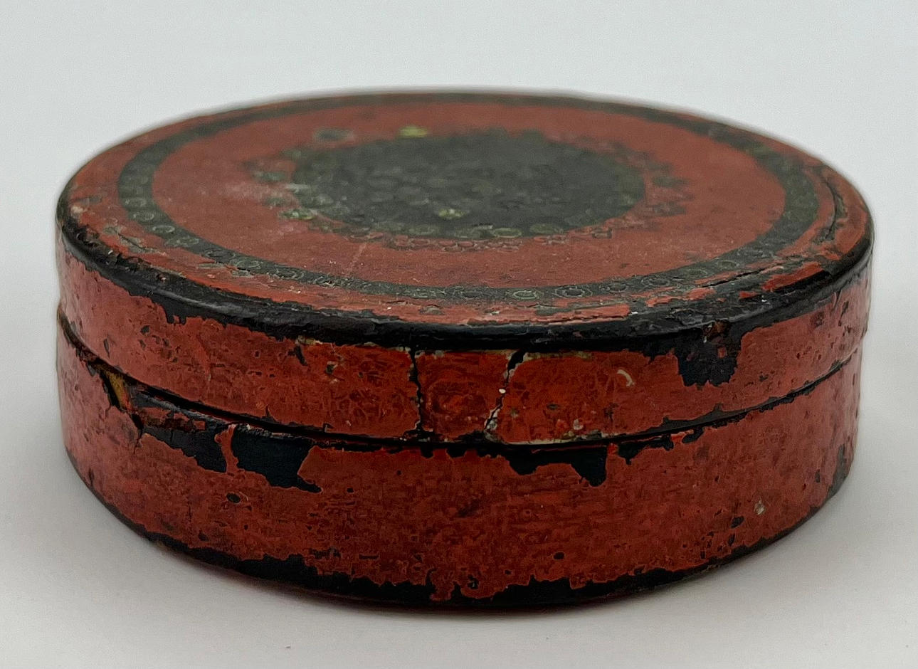 A lacquer box, probably Russia, 18th/20th century.