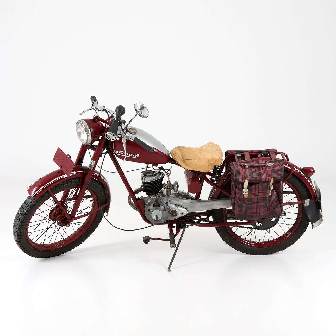 MOTOCICLETA, 123 cc. Monarch M70, motor BSA. en 1948.