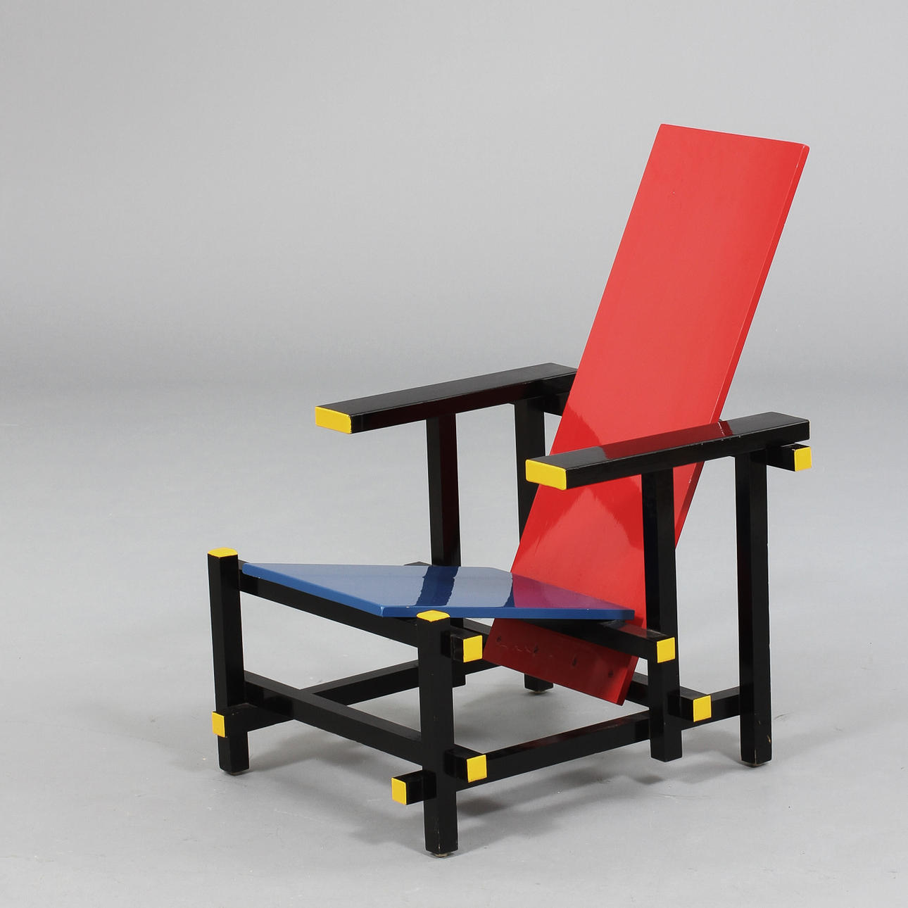 KARMSTOL, efter Gerrit Rietveld.