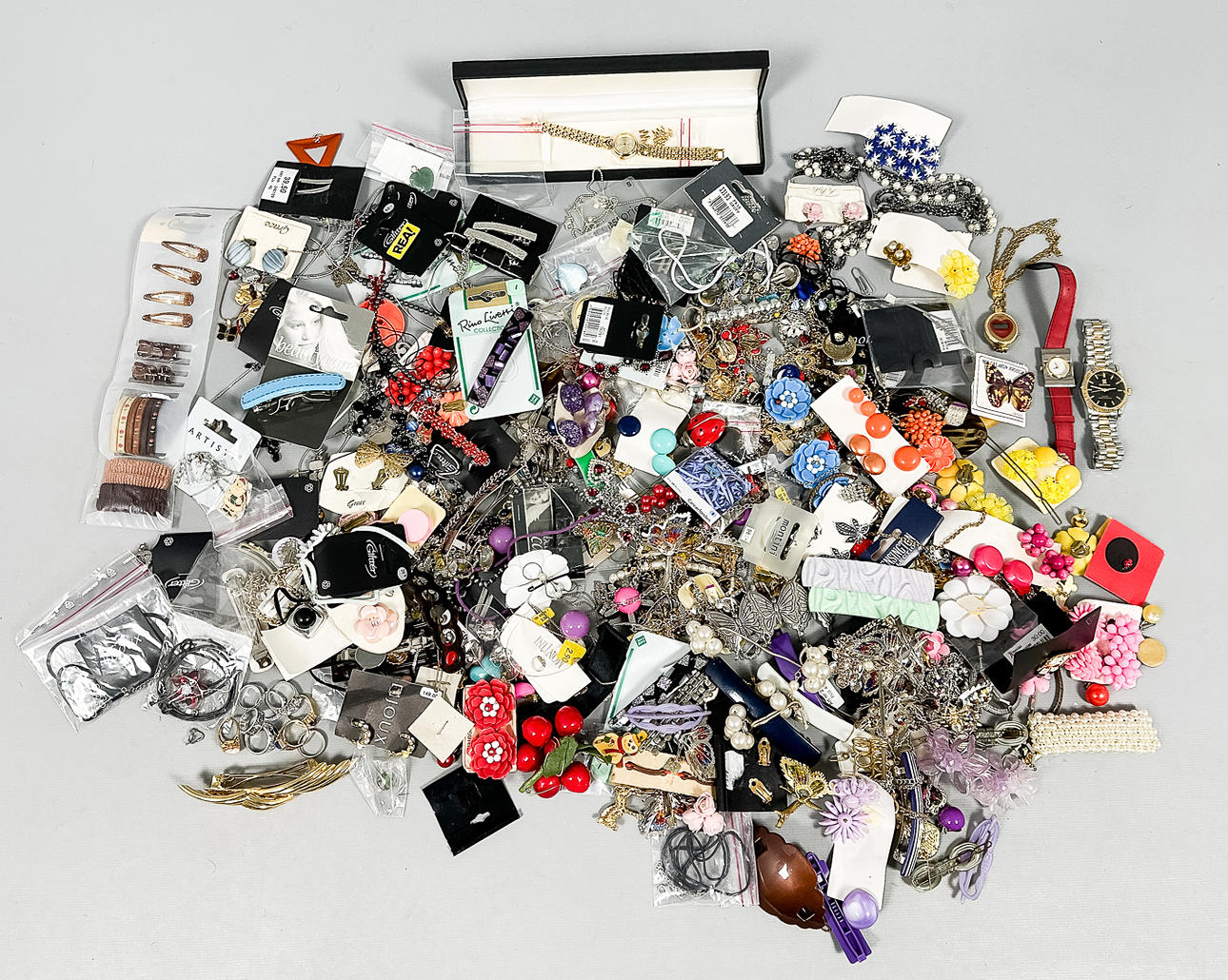 BIJOUTERIER, parti, silver förekommer.