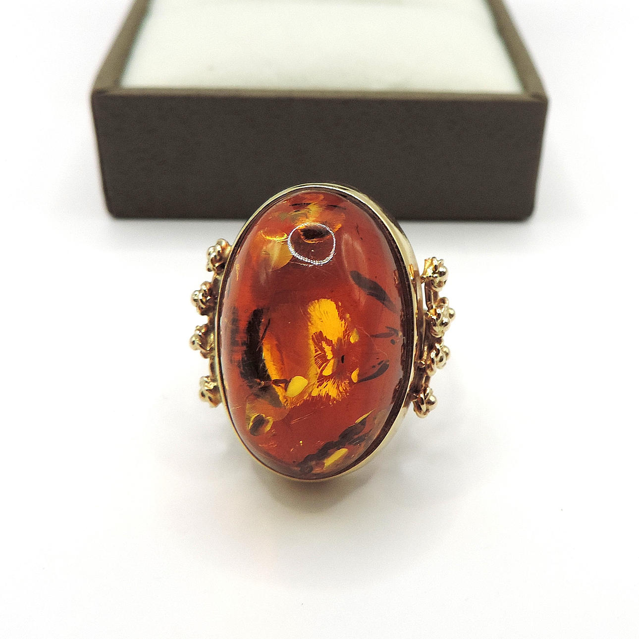 ARTISAN 14K GOLD CABOCHON BALTIC AMBER RING.