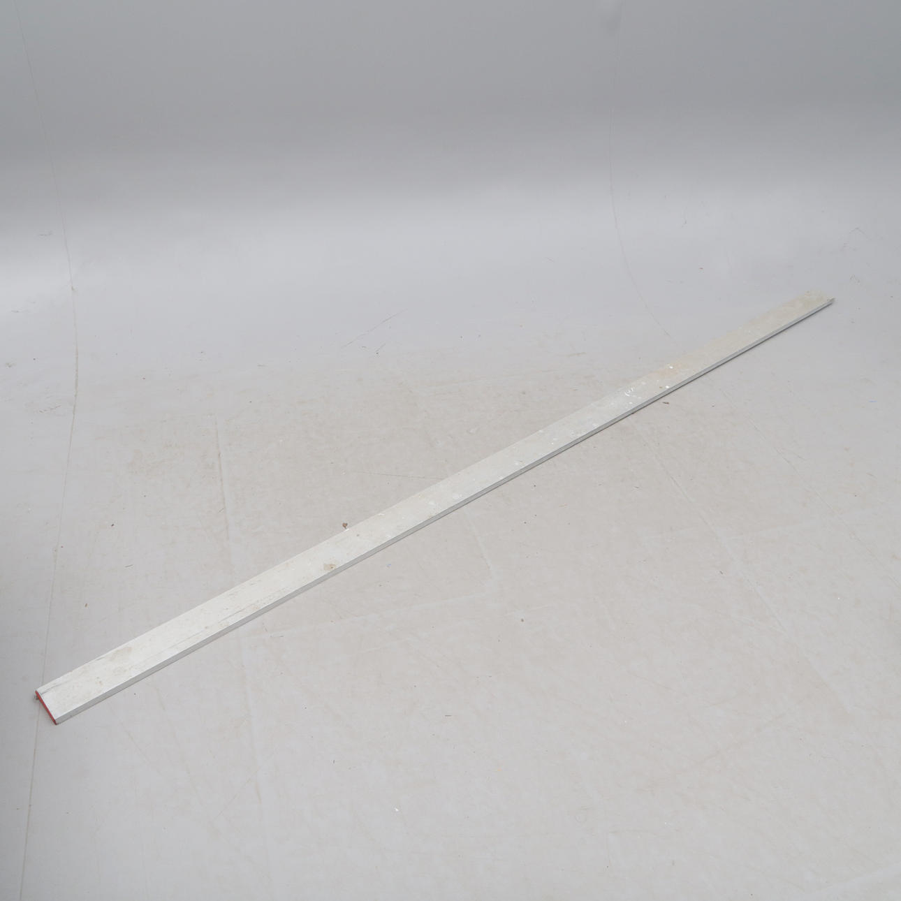 Straight disc, metal.