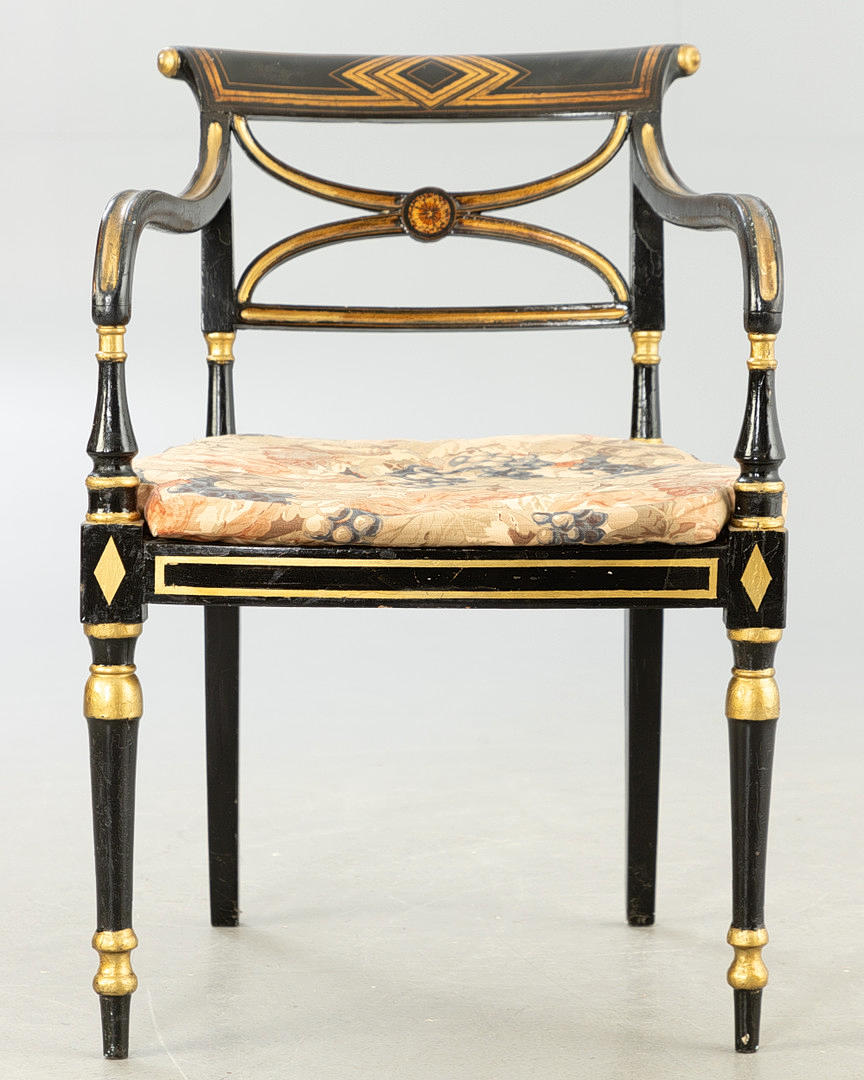 Regency fåtölj, svartmålad, omkring 1900.