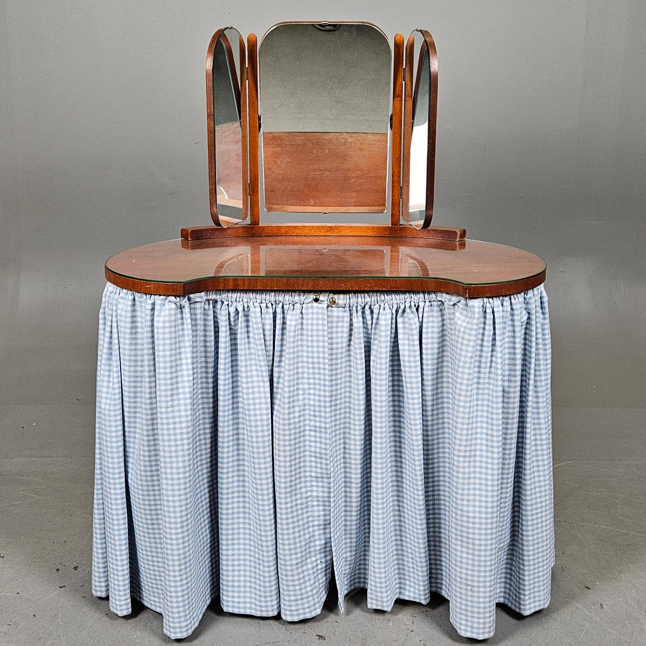 A 1950s/60s dressing table.