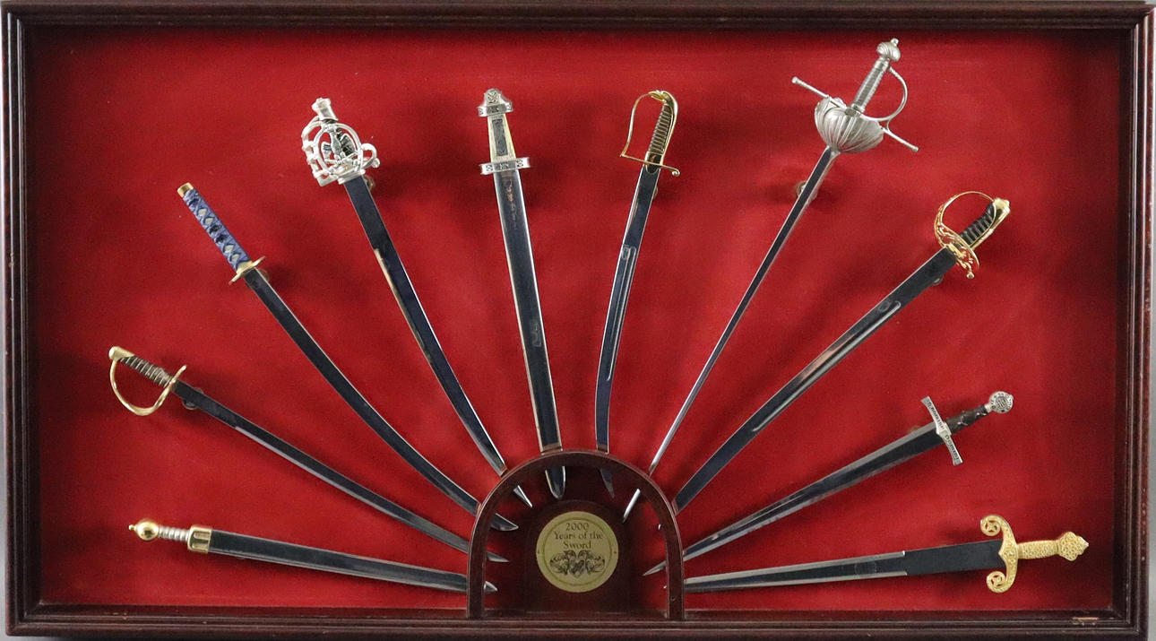 FRANKLIN MINT „2000 ÅRS SVÆRDET“ SVÆRDSAMLING.