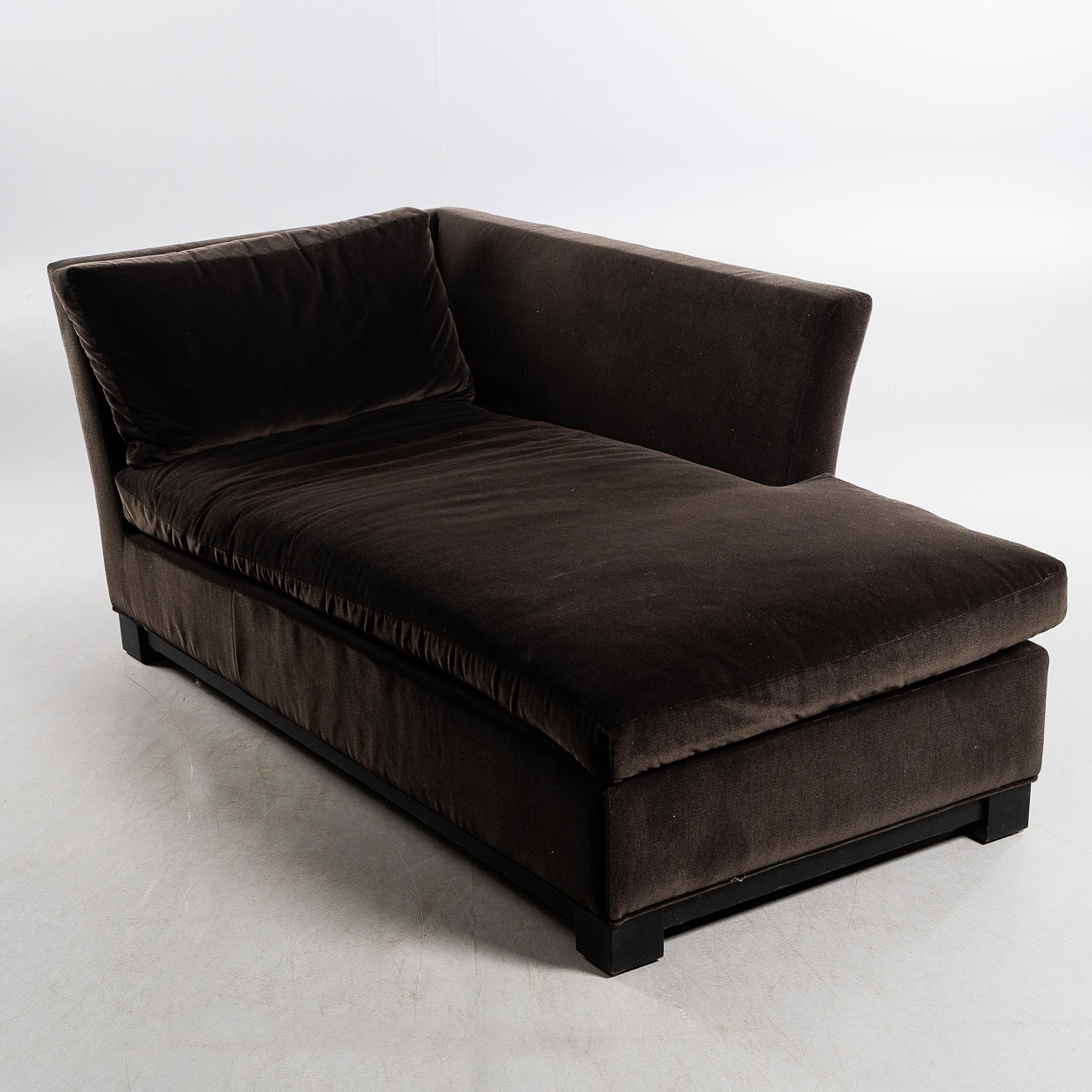 CHAISELONGUE, Slettvoll „Dorian“, zeitgenössisch.