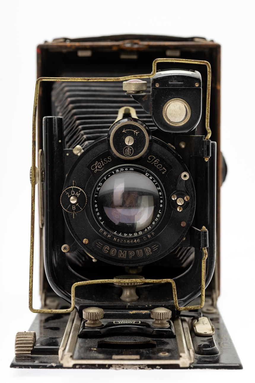 Zeiss Ikon Maximar 207/1 9x12 camera and Zeiss Ikon Nettar 515/16