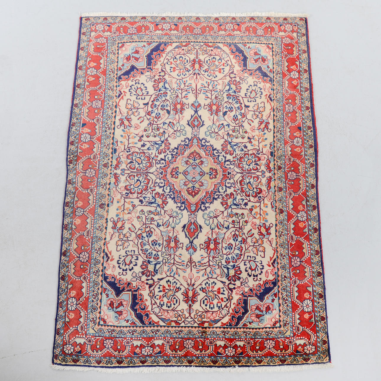 MATTA, sarouk, 162 x 110 cm.