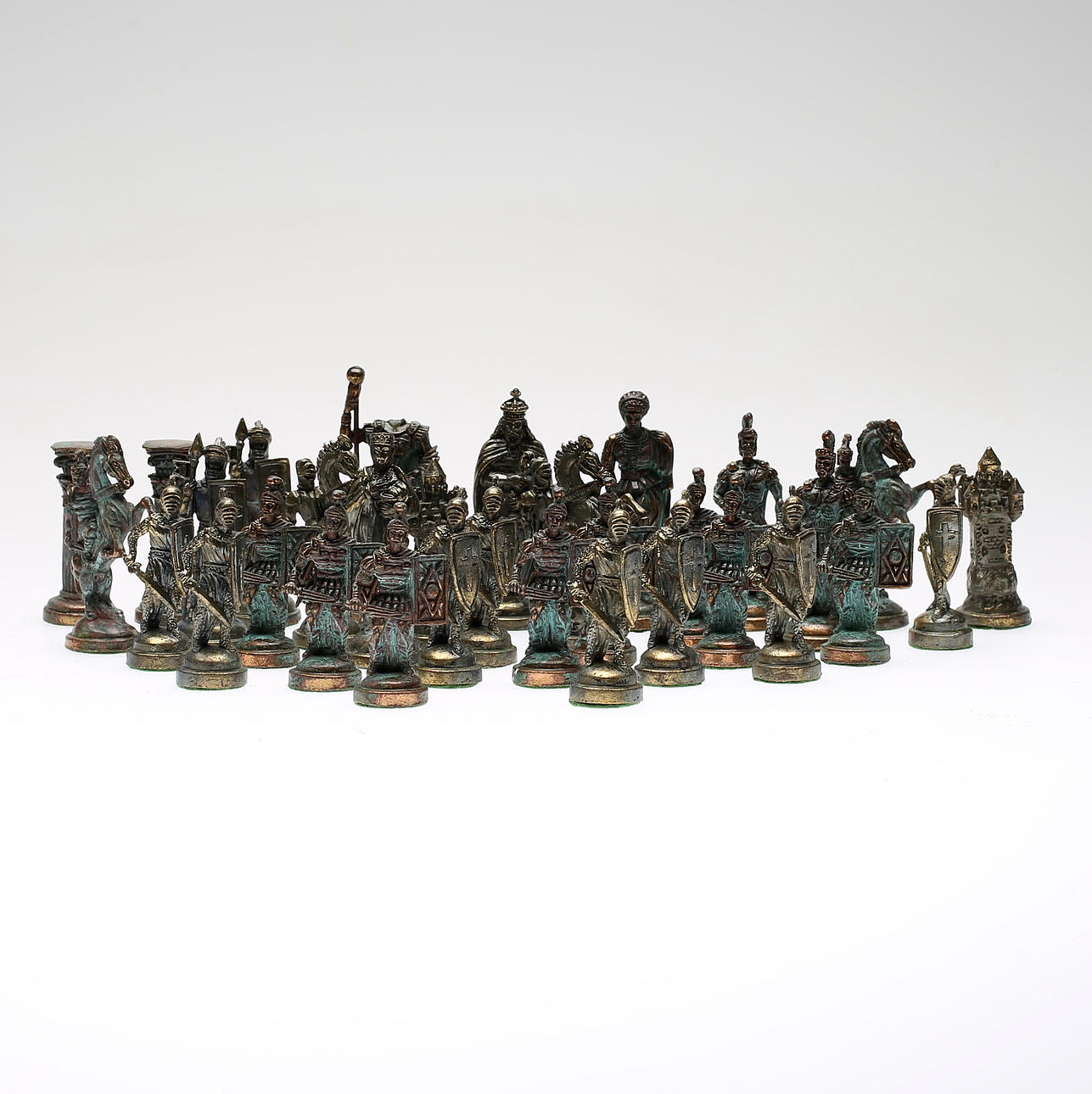 SCHACKPJÄSER, metall, 1900-tal.