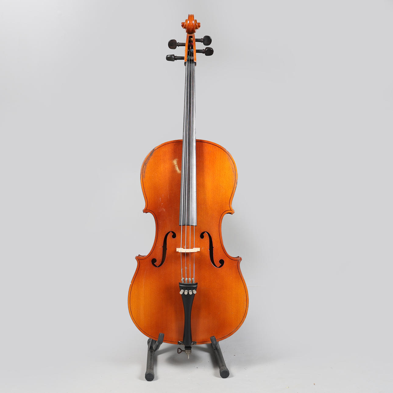 A CASED 3/4 CELLO WITH BOW.