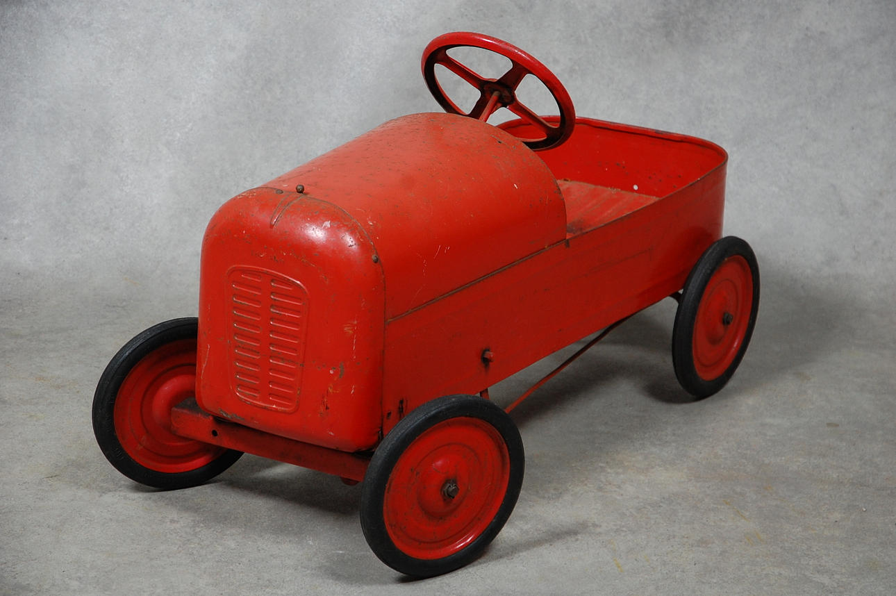 TRAMPEBIL, plåt " Bugatti ", Triang England, 1930-tal.