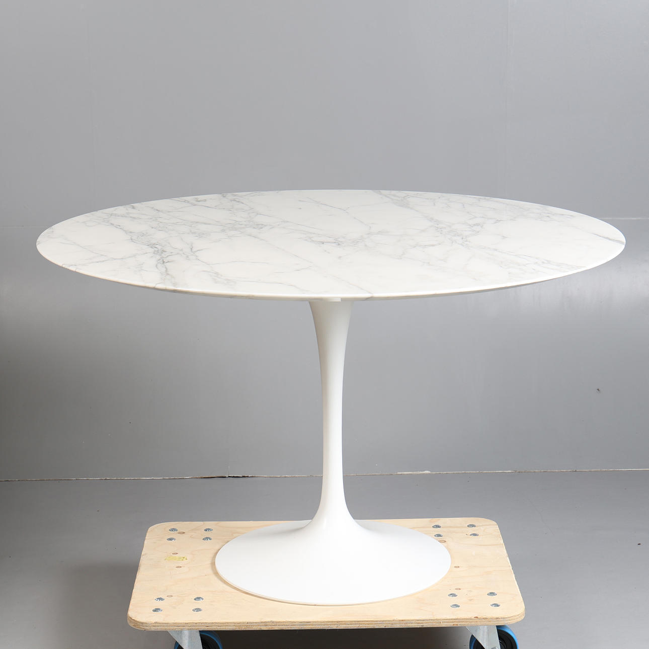 EERO SAARINEN FOR KNOLL STUDIO TULIP TABLE.