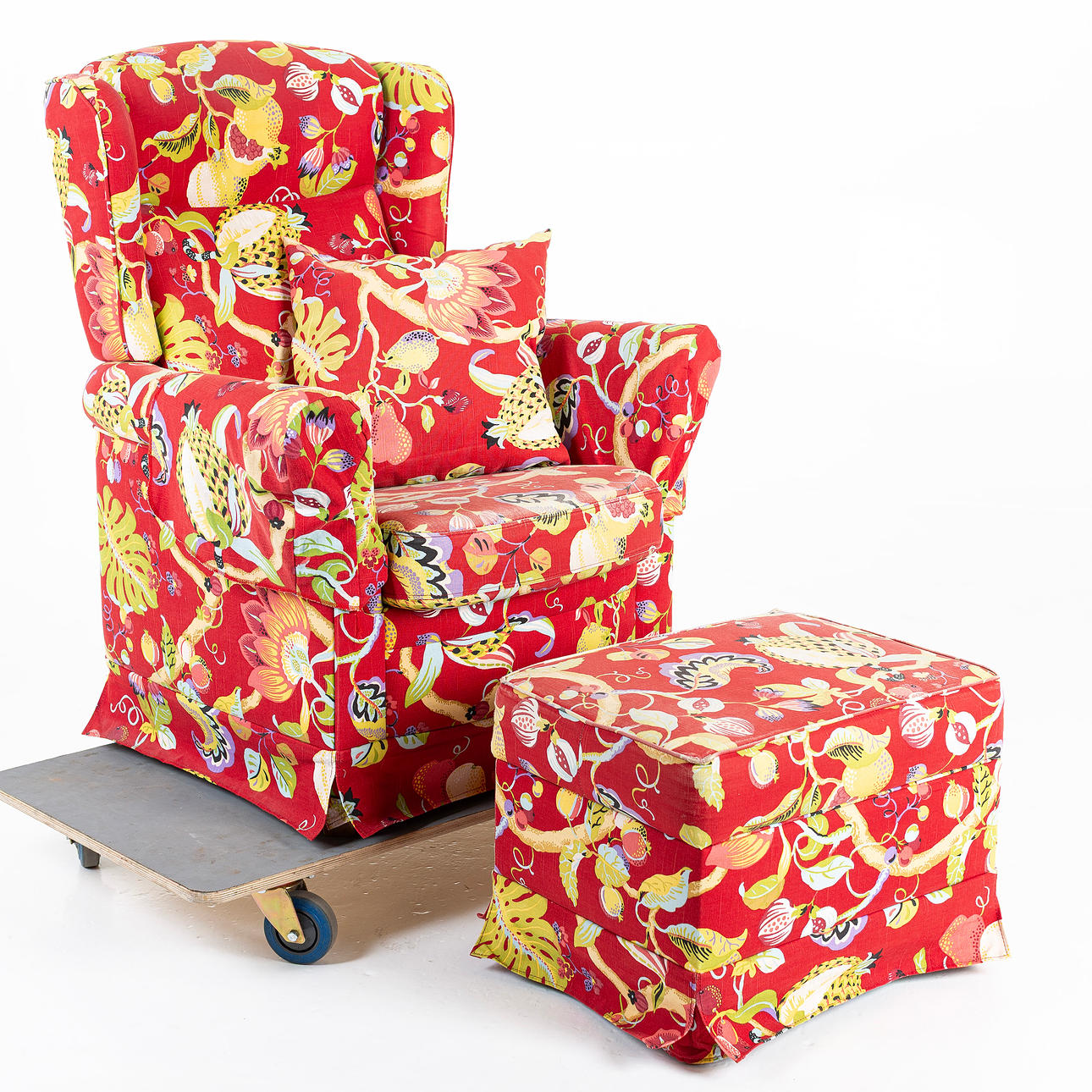RESTING CHAIR WITH FOOTSTOOL, Adon Royal-Line.