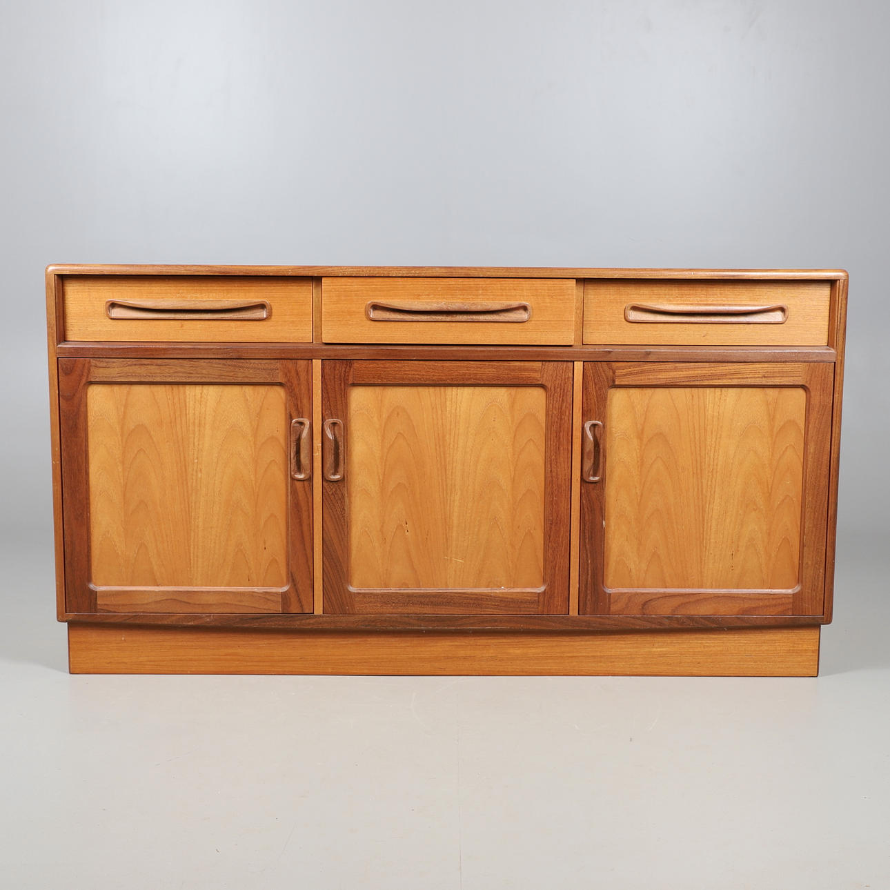 G-PLAN - VUOSISADAN PUOLIVÄLIN SENKKI.