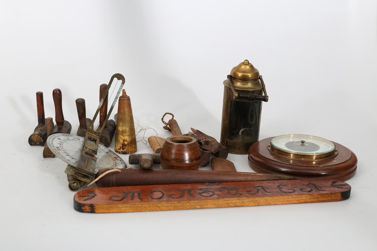 NAUTIKA, trä och metall, 1900-talets första hälft.