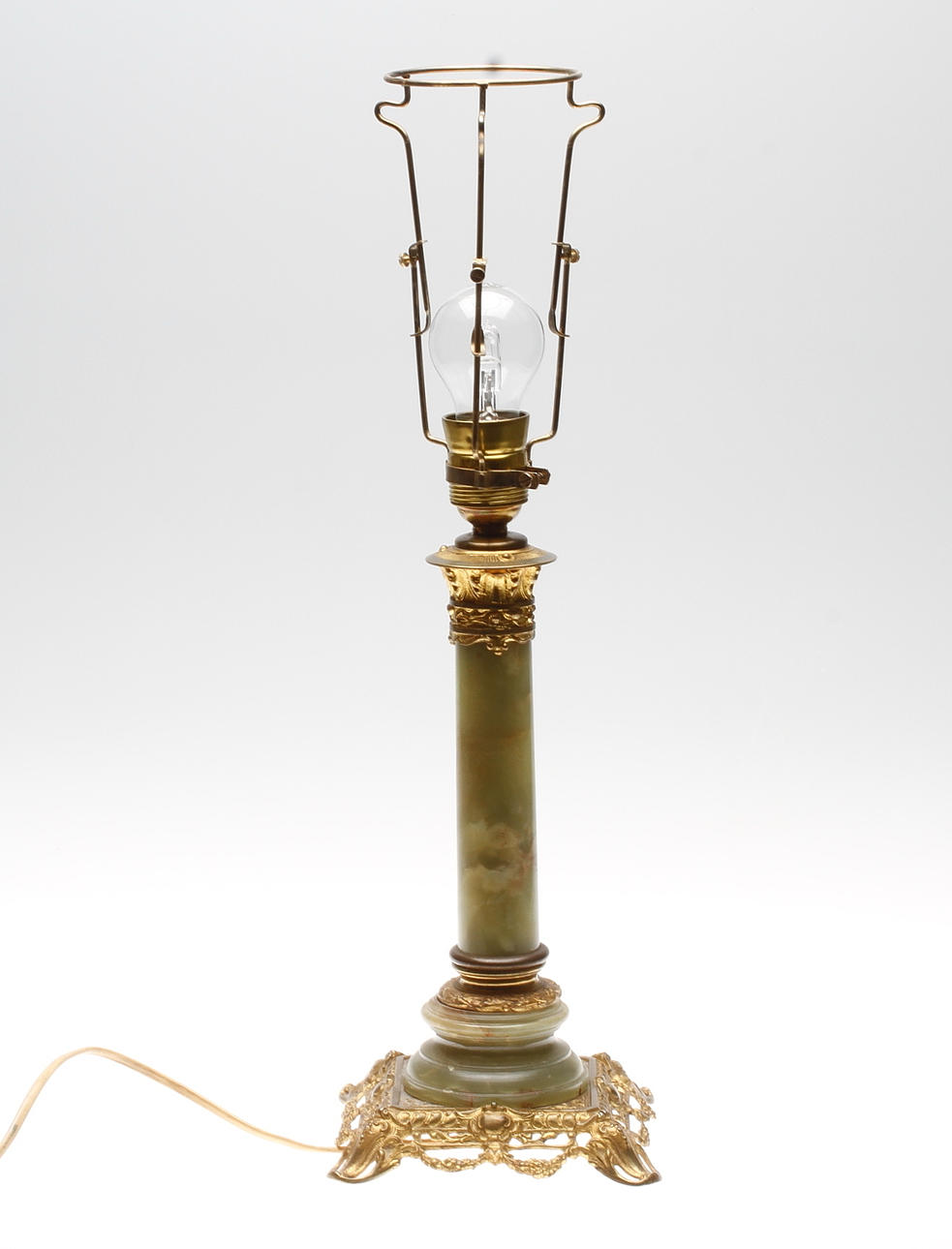 LAMPA, onyx och metall, 1900-talets första hälft.