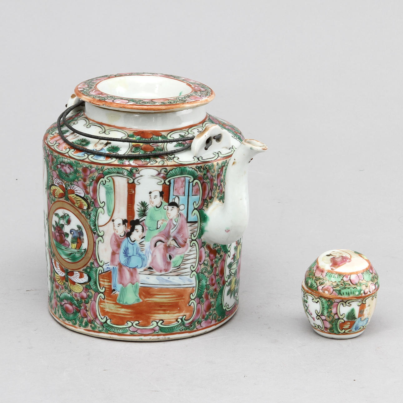 TEKANNA samt LOCKASK, porslin, Kina, Kanton, 1800/1900-tal.