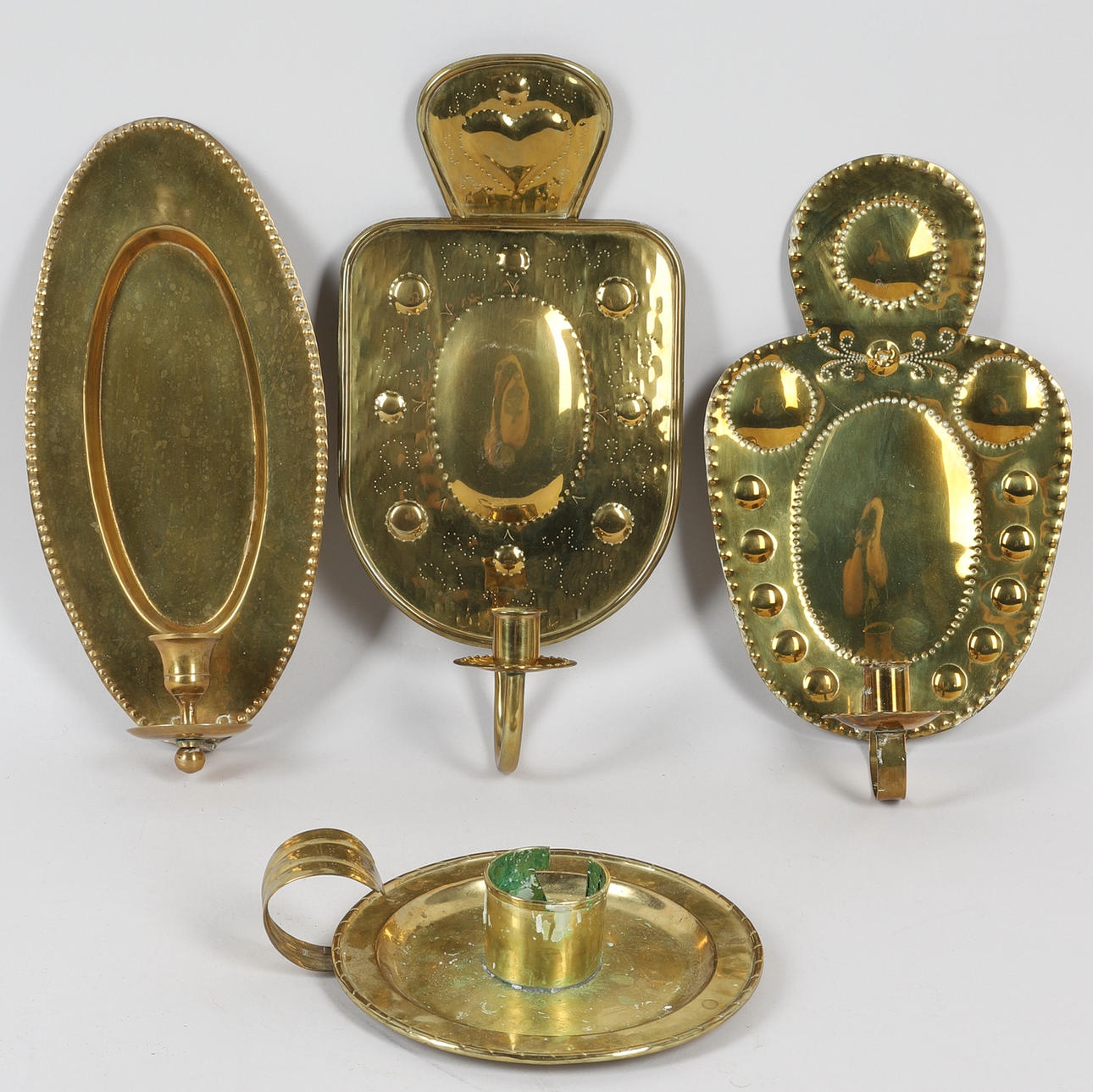 WALL PLATES AND CANDLESTICK, 4 pcs. brass, 20th century.